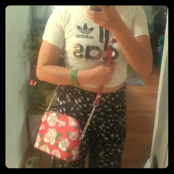 🆕Betsey Johnson Red floral cross-body bag🌺 - Picture 8 of 8